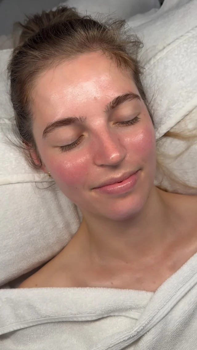 Aquafacial - der Effekt ist einfach unglaublich! 
Schon nach der ersten Behandlung.
Du willst dich selbst überzeugen? 📲 015129801567
Termine können ganz einfach per Whats App vereinbart werden. ✨